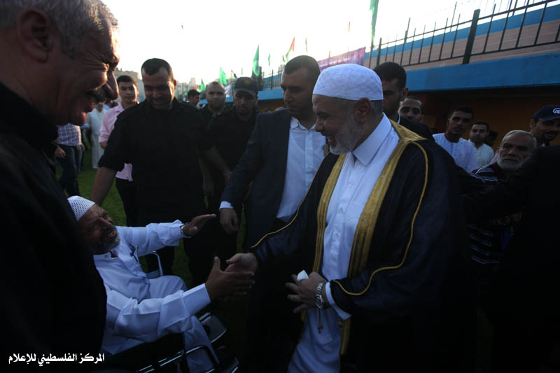 صور لصلاة عيد الفطر بمشاركة رئيس الوزراء اسماعيل هنية في غزة