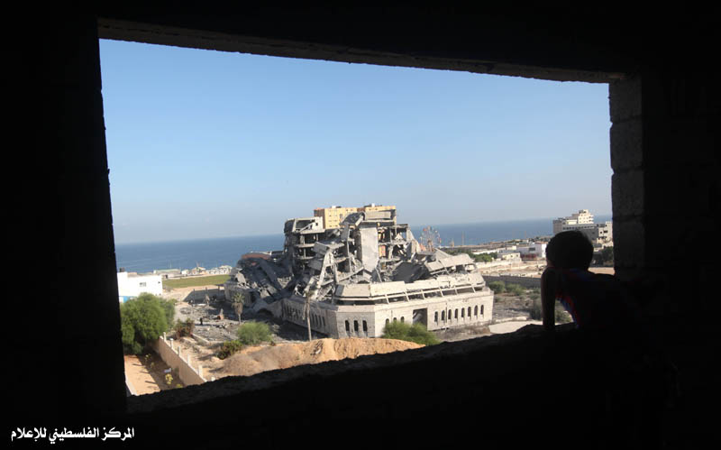 صور استهداف طائرات الاحتلال الصهيوني لمبنى السفينة شمال غزة