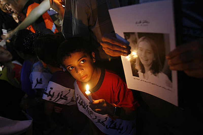 وقفة تضامنية بغزة مع راشيل كوري بعد تبرئة المحكمة الصهيونية قتلتها
