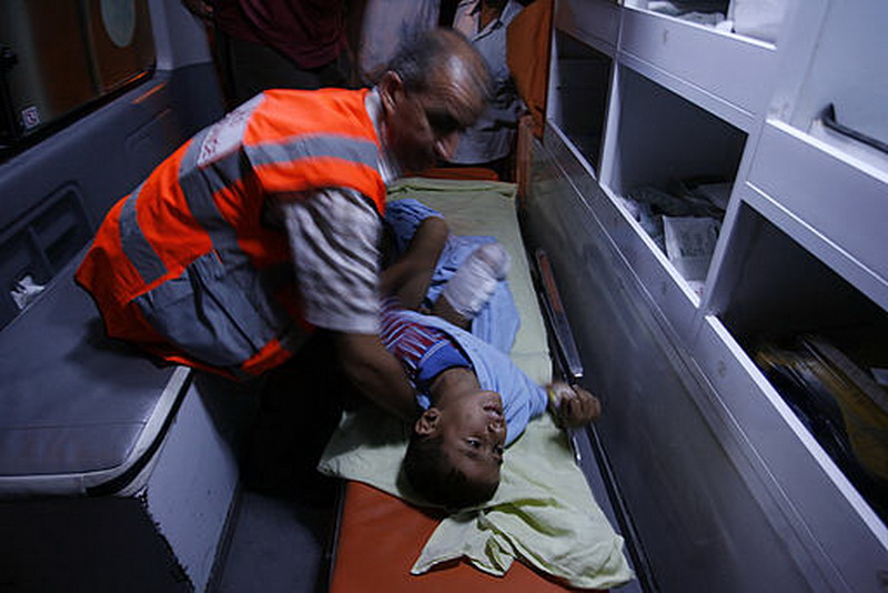 اصابة طفل جراء القصف الصهيوني على مدينة رفح بقطاع غزة
