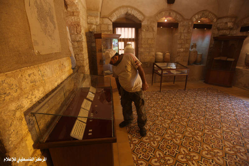 وزارة السياحة بغزة تفتتح معرض المخطوطات القديمة بغزة