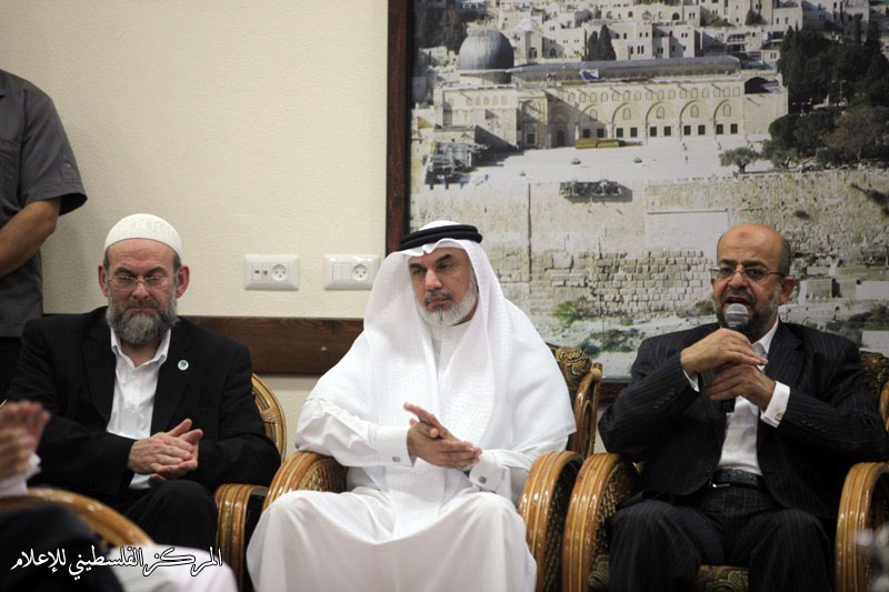 رئيس الوزراء إسماعيل هنية يستقبل قافلة أميال من الابتسامات (16)