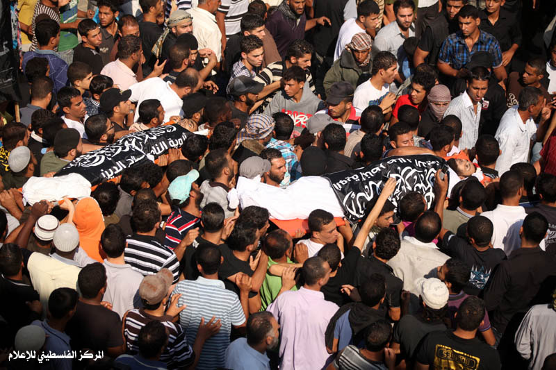 صور لجنازة الشهيدين أبو نصيرة وفطاير من وسط قطاع غزة