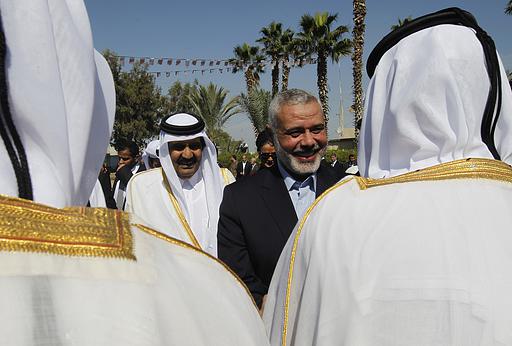 أمير قطر الشيخ حمد بن خليفة آل ثاني يصل قطاع غزة