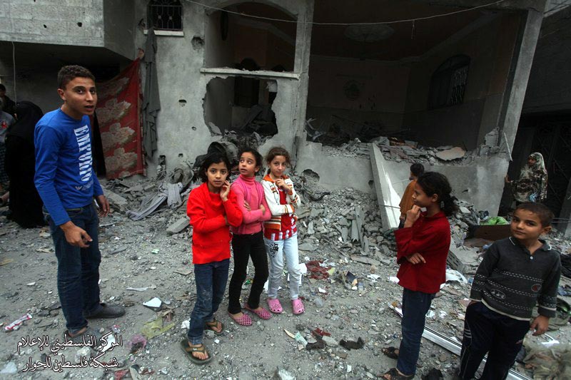 صور استهداف ملعب فلسطين بأربعة صوايخ وقصف بيت أبو صلاح شمال غزة والبحث عن مصابين تحت الأنقاض