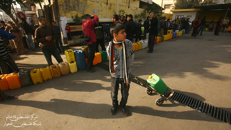 تواصل تفافم أزمة الوقود والغاز في غزة يوم الإثنين 2-4-2012