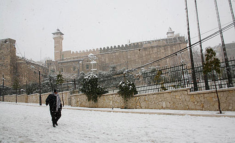 صور هطول الثلج في مدن الضفة الغربية يوم الجمعة 2-3-2012