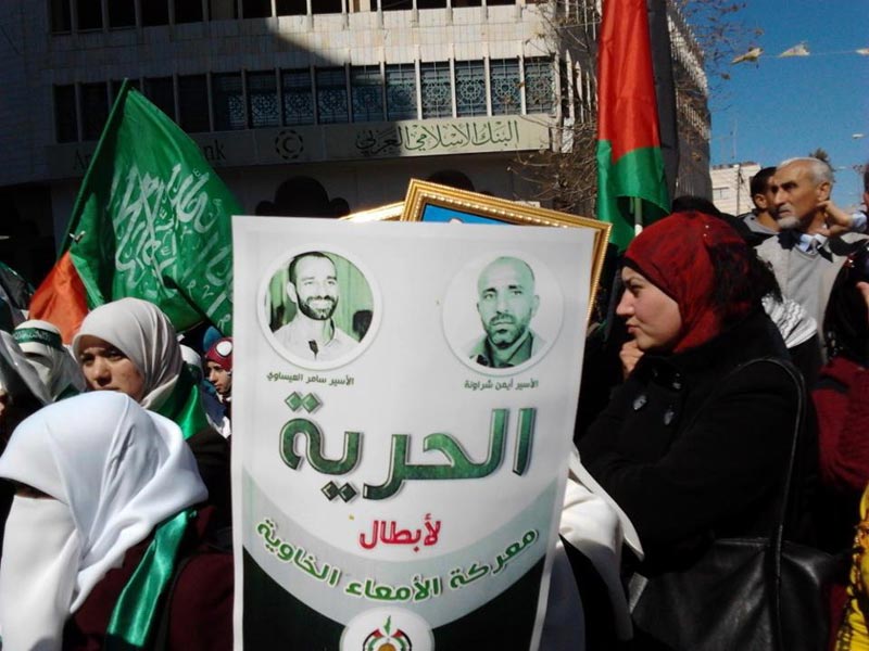 صور مسيرة جماهيرية في الخليل تضامناً مع الأسرى المضربين عن الطعام في سجون الاحتلال