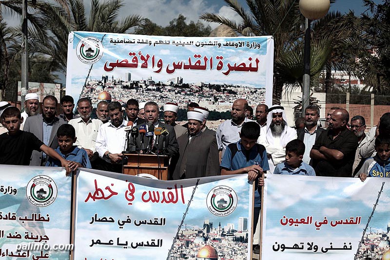 وزارة الأوقاف تنظم وقفة تضامنية مع القدس والأقصى أمام المجلس التشريعي بغزة