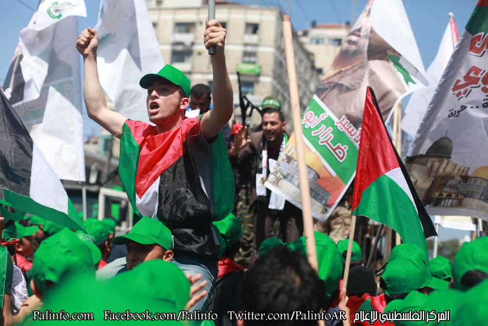 الفلسطينيين يحيون يوم الأسير الفلسطيني وافتتاح معرض أرواح لا صور