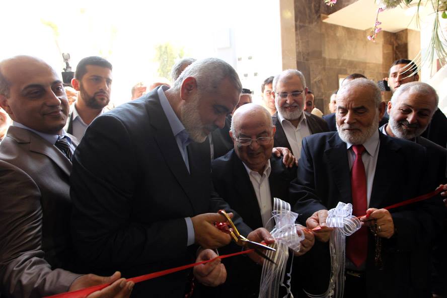 اسماعيل هنية يفتتح مبنى الجراحات التخصصي