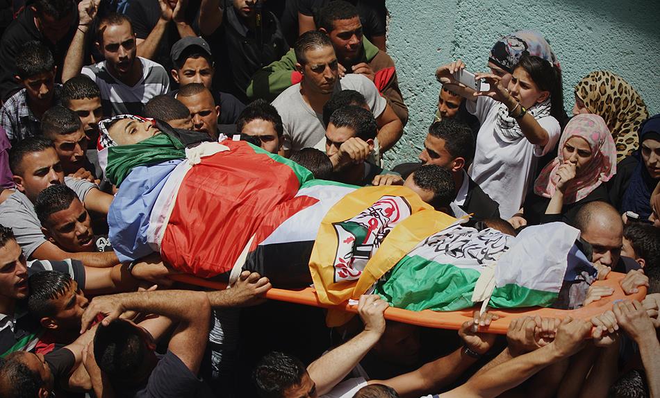 تشييع جثمان الشهيد أحمد صبارين في مخيم الجلزون الذي اغتاله جيش الاحتلال أمس