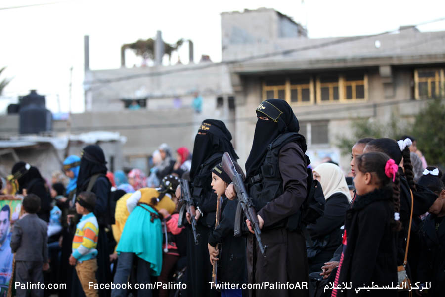 مهرجان لحركة حماس والجهاد لتكريم أهالي شهداء معركم العصف المأكول