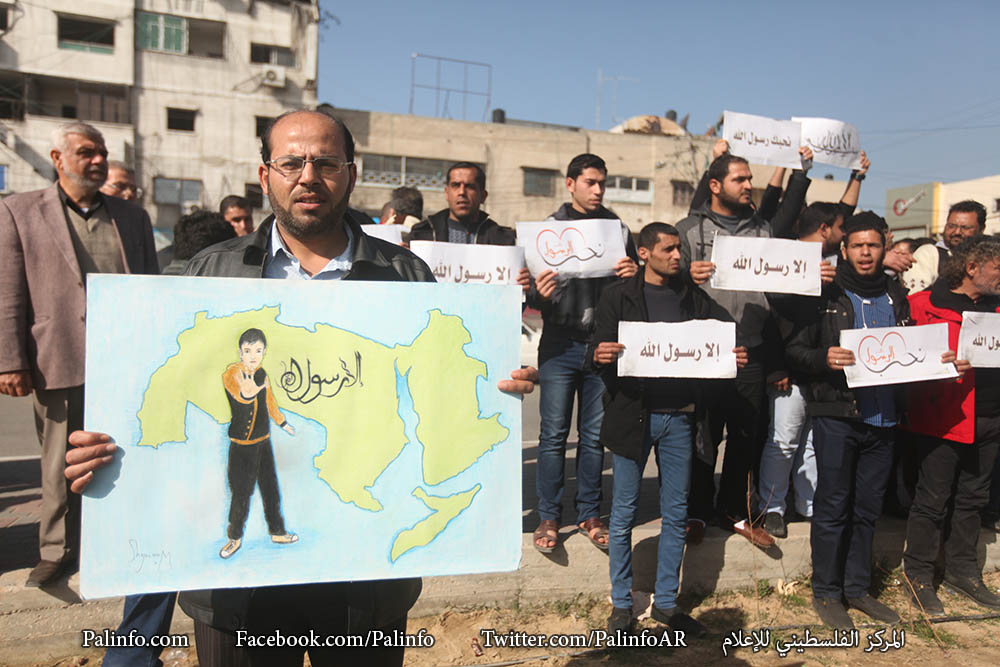اعتصام للاطباء امام مستشفى النصر بغزة لعدم تلقيهم رواتبهم ومستحقاتهم المالية