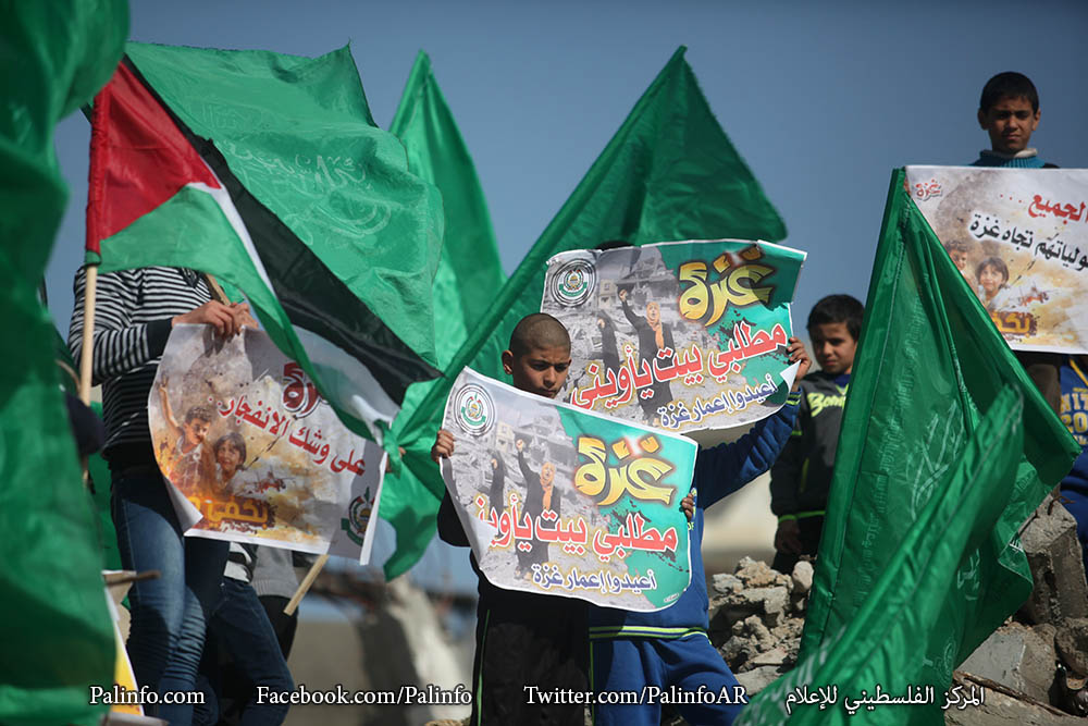 المدمرة بيوتهم بغزة يتظاهرون رفضا لقرار أونروا وقف مساعدتهم