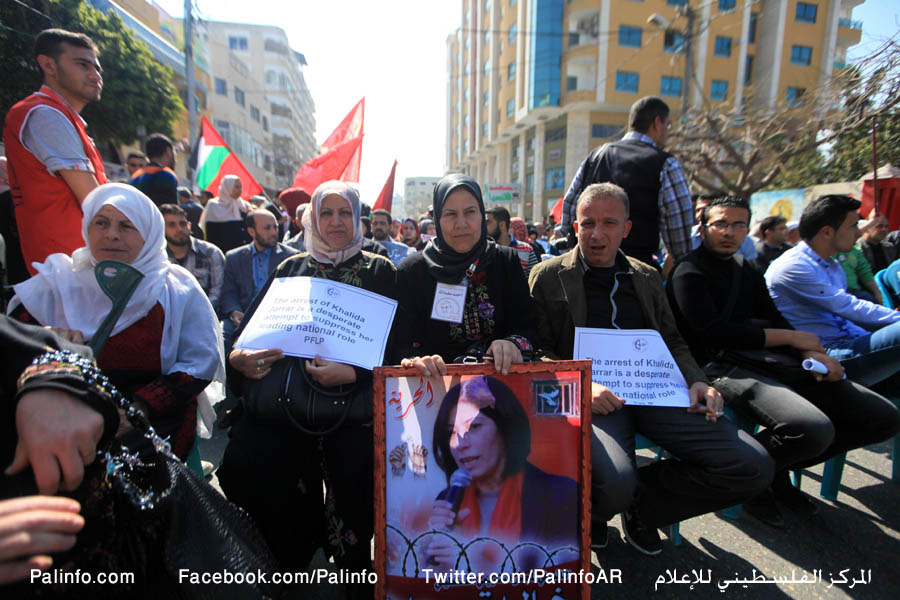 احتفال تضامني للفصائل الفلسطينية مع الأسرى داخل سجون الاحتلال أمام مقر الصليب الأحمر بغزة