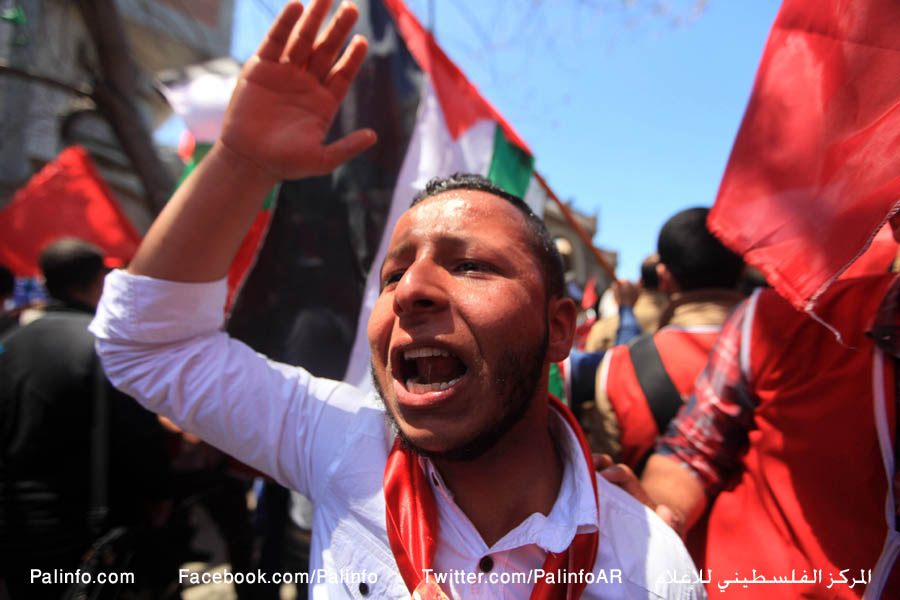 مسيرة لجبهة العمل الطلابي في غزة للمطالبة بتخفيض الرسوم الجامعية والمطالبة بالانتخابات الطلابية