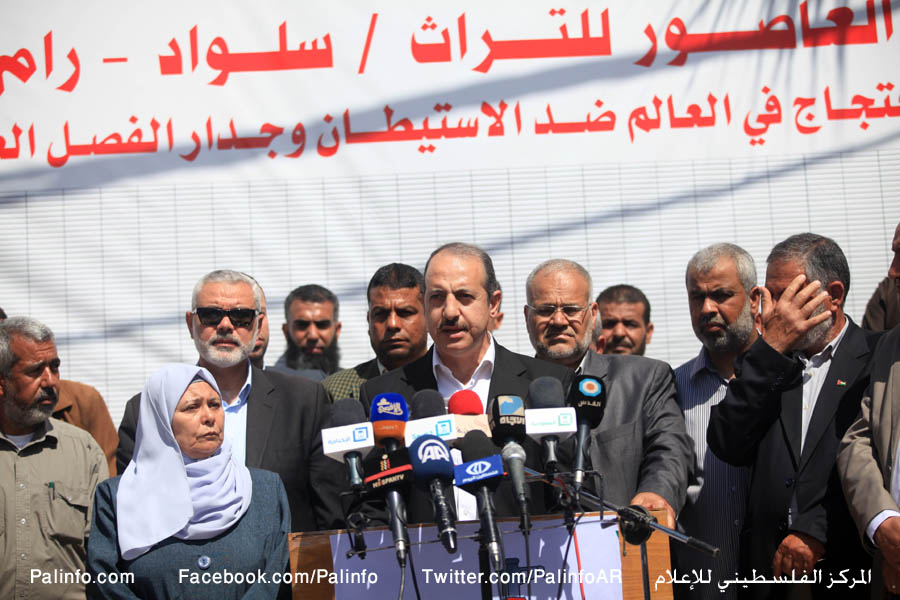 التوقيع على أكبر مذكرة احتجاج ضد الاستيطان وجدار الفصل العنصري أمام المجلس التشريعي صباح اليوم