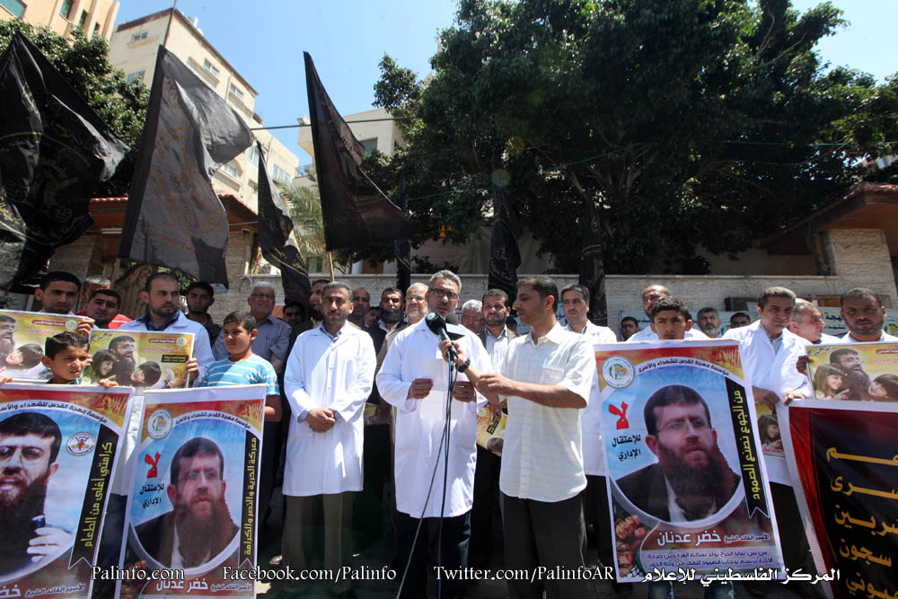 اعتصام أمام مقر الصليب الأحمر للمطالبة بالإفراج عن الأسير خضر عدنان المضرب عن الطعام منذ 31 يوما