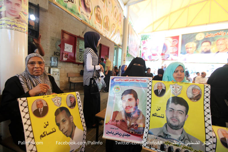 الاعتصام الأسبوعي لأهالي الأسرى مصحوبا بوقفة دعم للفصائل الفلسطينية لانتصار الأسير خضر عدنان
