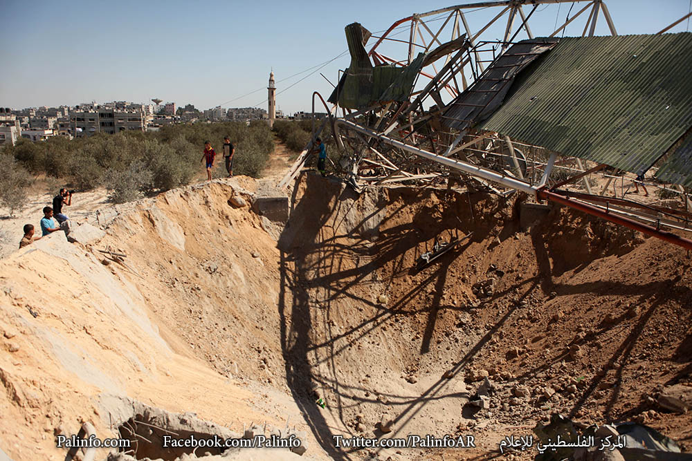 طائرات الاحتلال الصهيوني تستهدف برج الاتصالات في مدينة غزة