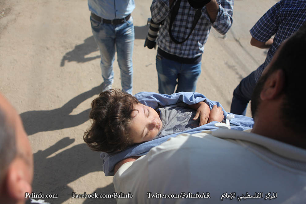 الاحتلال يقصف منزل عائلة فلسطينية مما أدى إلى استشهاد أم وطفلتها وإصابة أفراد العائلة
