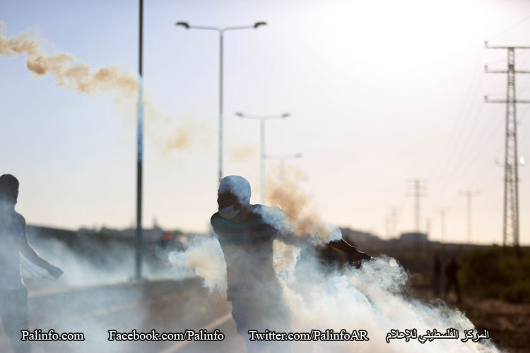 صور المواجهات مع جنود الاحتلال على معبر بيت حانون شمال قطاع غزة