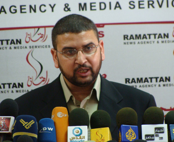 أبو زهري: مؤتمر الأجهزة الأمنية بالضفة يثبت تورطها في الاعتقالات السياسية