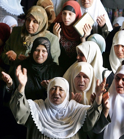 رغم تشديد عوائق الاحتلال: أفئدة الفلسطينيين هوت إلى الأقصى في رمضان