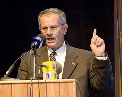 النائب عدوان: الشعب الفلسطيني سيُفشل كل مخططات التوطين والتعويض