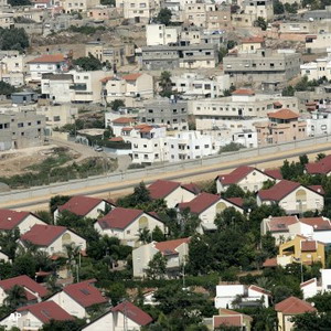 مركز أبحاث: مغتصبون يعيدون احتلال أربعة مواقع استيطانية في الضفة