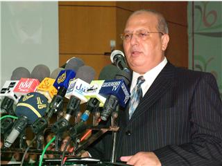 الخضري يدعو بابا الفاتيكان إلى زيارة غزة للتضامن مع الشعب المحاصَر