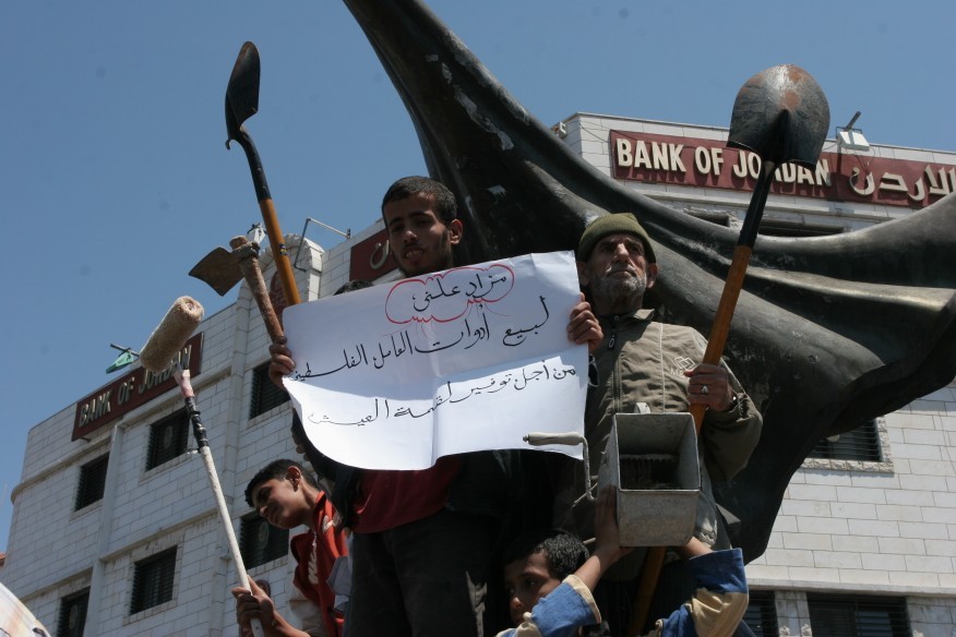الخضري يطالب بحل لنحو 140 ألف مُعطلين عن العمل جراء الحصار