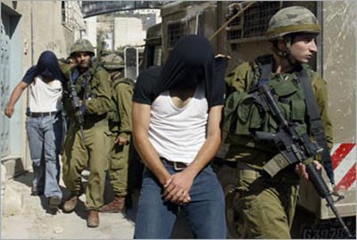 الاحتلال يختطف عشرة مواطنين في القدس وبيت لحم فجر الإثنين