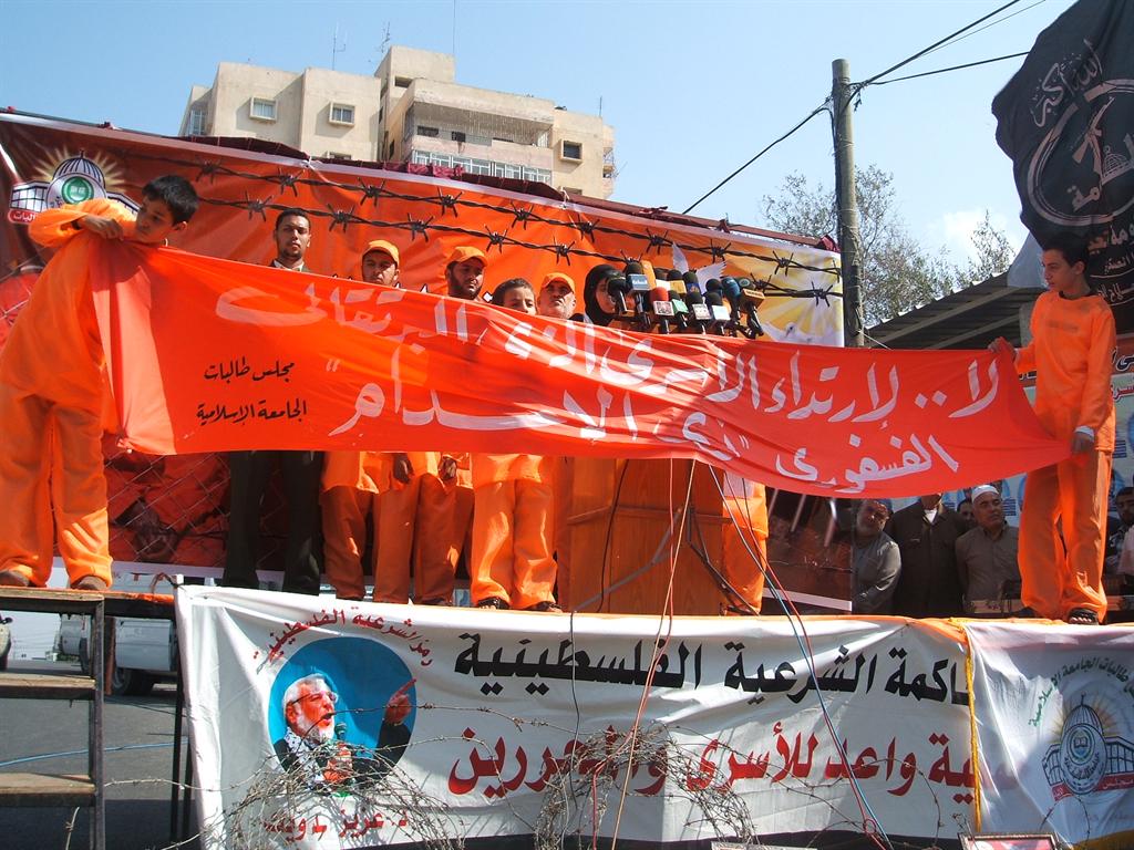 وزارة الأسرى: إدارة السجون تفرض إجراءات قاسية بحق الرافضين لارتداء الزي البرتقال