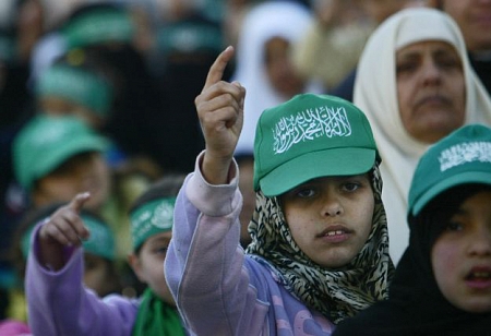 مظاهرة في غزة تطالب العالم برفع الحصار عن الشعب الفلسطيني