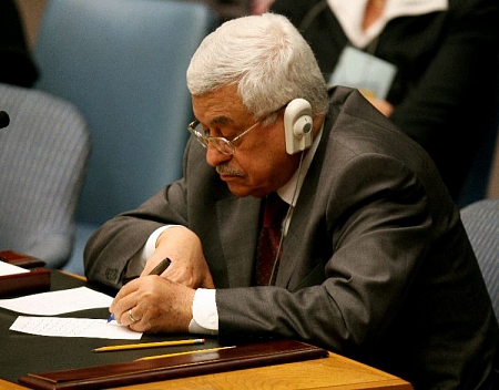 عباس متمسك بـ خارطة الطريق رغم إعلان وفاتها صهيونياً