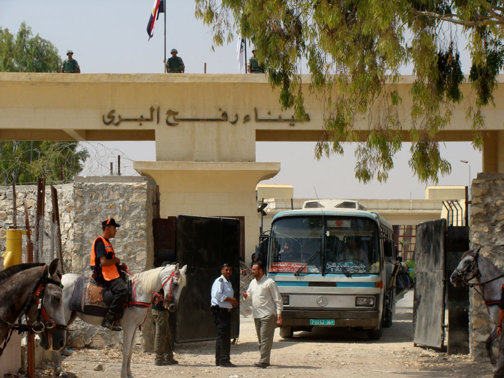 مصر تفتح معبر رفح الأحد أمام المعتمرين الفلسطينيين العائدين