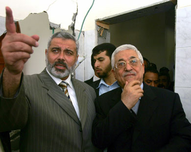 أبو ليلة: عباس يتنكر لوجود الحكومة وشكل أخرى بديلة في مكتبه