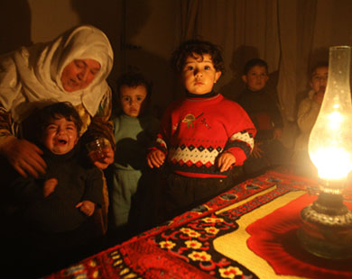 الانقطاع الكهربي والموت يتسارعان في غزة