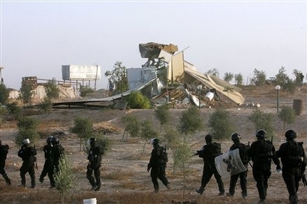 الاحتلال يهدم قرية العراقيب للمرة الـ94