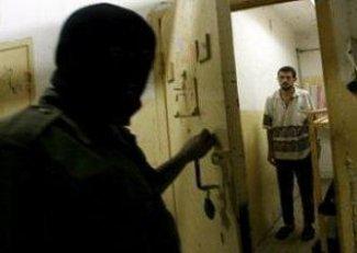 المختطف مهند نيروخ.. حكاية أيام وأحلام حصدتها قيود ذوي القربى
