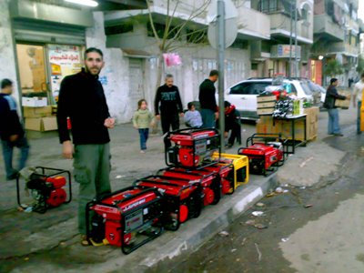 المولدات الكهربائية بغزة.. شر لا بد منه المولدات الكهربائية بغزة.. شر لا بد منه