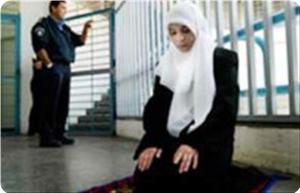 إدارة سجون الاحتلال تربط تقديم العلاج لأسيرة بموافقتها على عزلها انفراديًّا