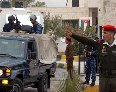 أمن الدولة الأردنية تمهل شخصًا يحمل الجنسية الصهيونية تسليم نفسه بتهمة الاتجار ب