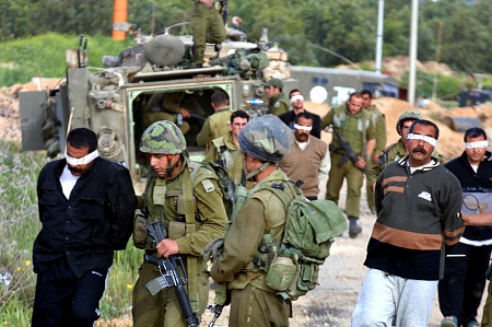 الاحتلال اعتقل 900 فلسطيني من الخليل منذ بداية العام