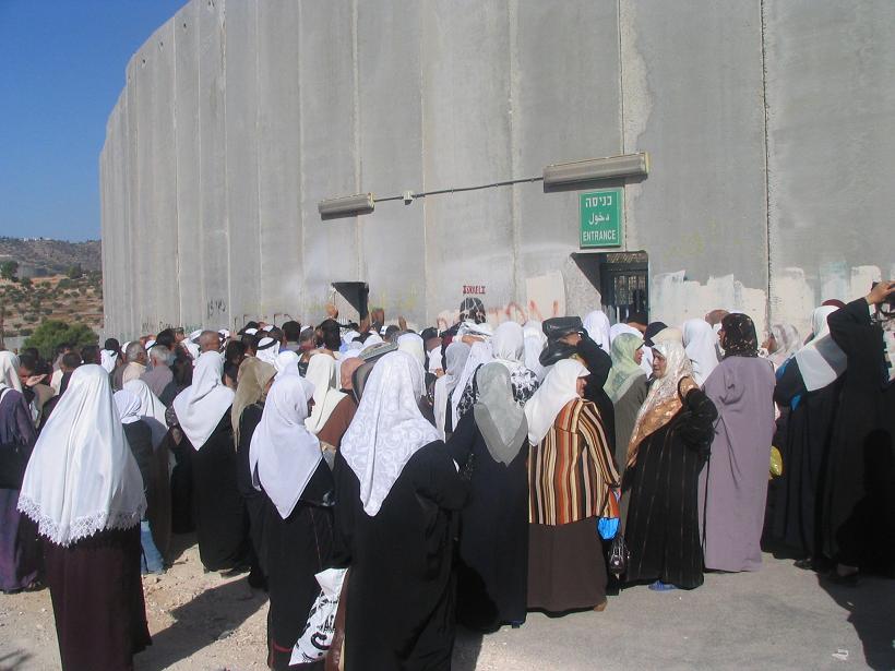 الاحتلال عرقل وصول المصلين إلى القدس في جمعة رمضان الأولى