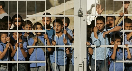الشاعر يحذر من كارثة قومية بجهاز التعليم الفلسطيني بسبب الإضراب