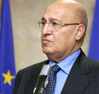 شعث يهدد بالاستقالة من مركز فتح بسبب تجاوزت عباس