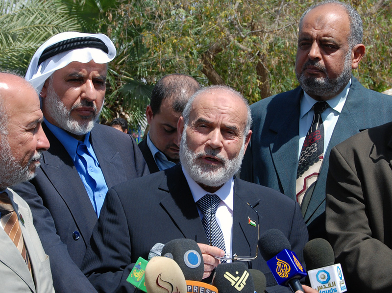الدكتور بحر يصل الأراضي الفلسطينية بعد جولة برلمانية خارجية استمرت قرابة الشهرين